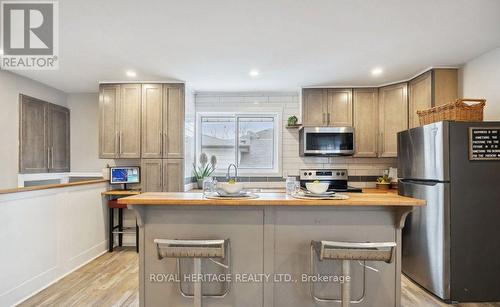 1143 Cedar Street, Oshawa, ON - Indoor Photo Showing Kitchen