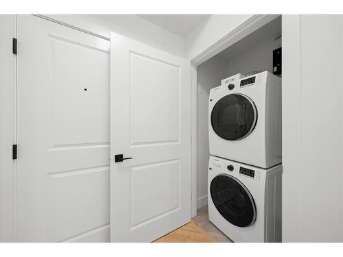 428 7506 199A Street, Langley, BC - Indoor Photo Showing Laundry Room