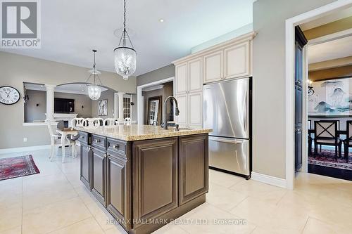 350 Paradelle Drive, Richmond Hill, ON - Indoor Photo Showing Kitchen