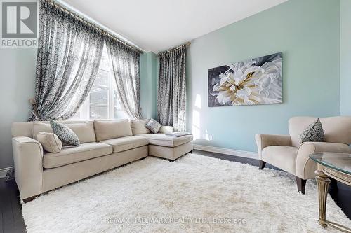 350 Paradelle Drive, Richmond Hill, ON - Indoor Photo Showing Living Room