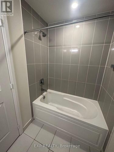 308 - 35 Watergarden Drive, Mississauga, ON - Indoor Photo Showing Bathroom