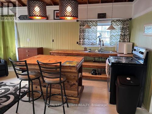 826 Sandy Bay Road, Haldimand, ON - Indoor Photo Showing Dining Room