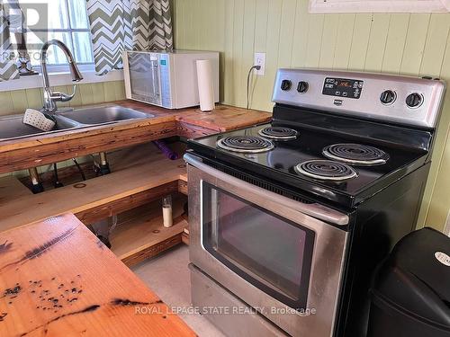 826 Sandy Bay Road, Haldimand, ON - Indoor Photo Showing Kitchen With Double Sink