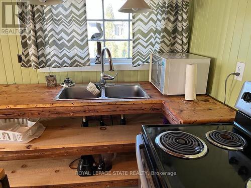 826 Sandy Bay Road, Haldimand, ON - Indoor Photo Showing Kitchen