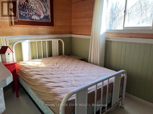 826 Sandy Bay Road, Haldimand, ON - Indoor Photo Showing Bedroom