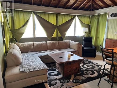 826 Sandy Bay Road, Haldimand, ON - Indoor Photo Showing Living Room