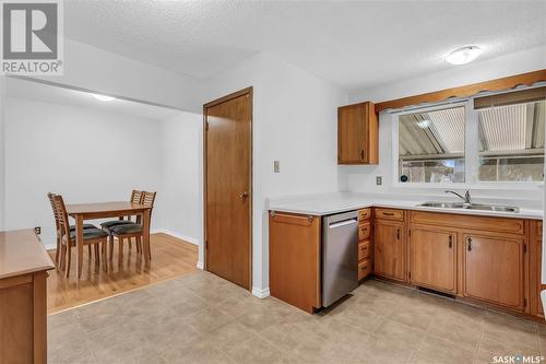 18 Hoeschen Crescent, Saskatoon, SK - Indoor Photo Showing Kitchen With Double Sink