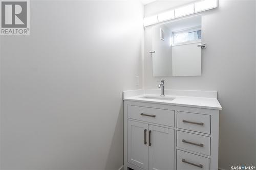 18 Hoeschen Crescent, Saskatoon, SK - Indoor Photo Showing Bathroom