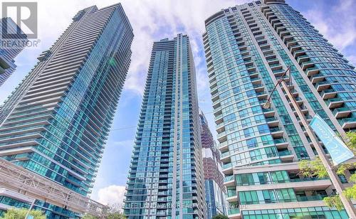 4805 - 33 Bay Street, Toronto, ON - Outdoor With Facade