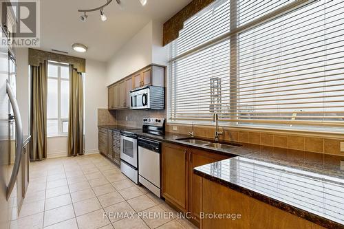 Ph07 - 9225 Jane Street, Vaughan, ON - Indoor Photo Showing Kitchen With Double Sink