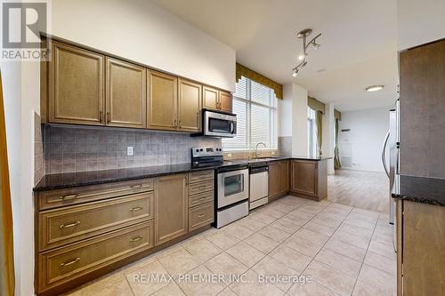 Ph07 - 9225 Jane Street, Vaughan, ON - Indoor Photo Showing Kitchen