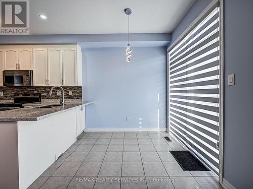 114 Rocky Point Crescent, Brampton, ON - Indoor Photo Showing Kitchen