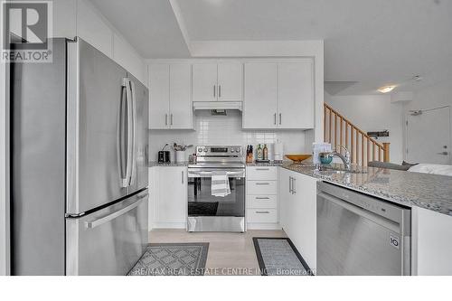 53 - 70 Knotsberry Circle, Brampton, ON - Indoor Photo Showing Kitchen