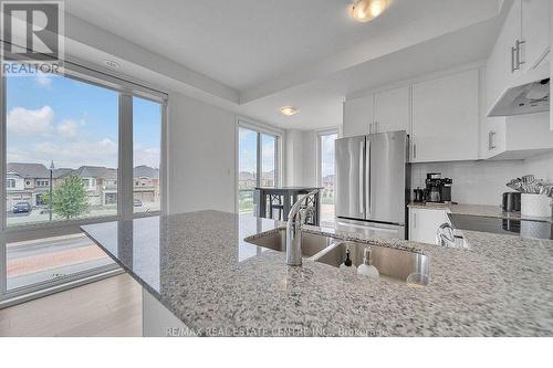 53 - 70 Knotsberry Circle, Brampton, ON - Indoor Photo Showing Kitchen With Stainless Steel Kitchen With Double Sink With Upgraded Kitchen