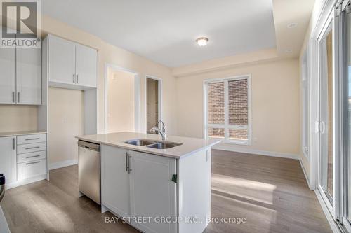 3045 Meadowridge Drive, Oakville, ON - Indoor Photo Showing Kitchen With Double Sink