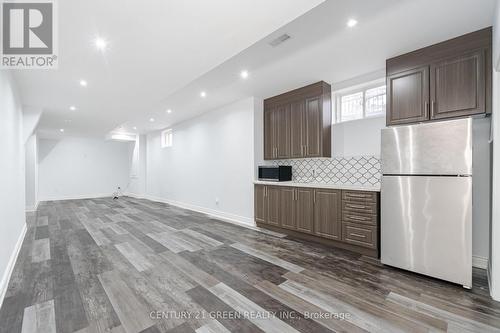 20 Foothills Crescent, Brampton, ON - Indoor Photo Showing Kitchen