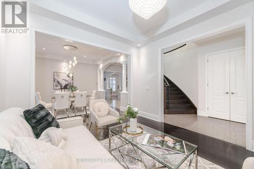 20 Foothills Crescent, Brampton, ON - Indoor Photo Showing Living Room