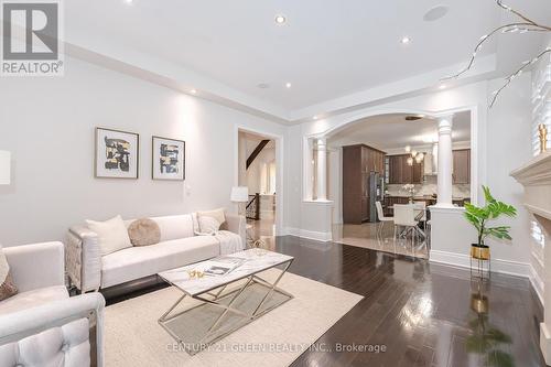 20 Foothills Crescent, Brampton, ON - Indoor Photo Showing Living Room