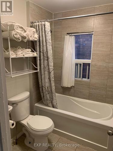 Upper - 129 Grant Avenue, Hamilton, ON - Indoor Photo Showing Bathroom