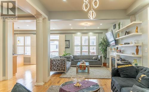 584 Pinery Trail, Waterloo, ON - Indoor Photo Showing Living Room