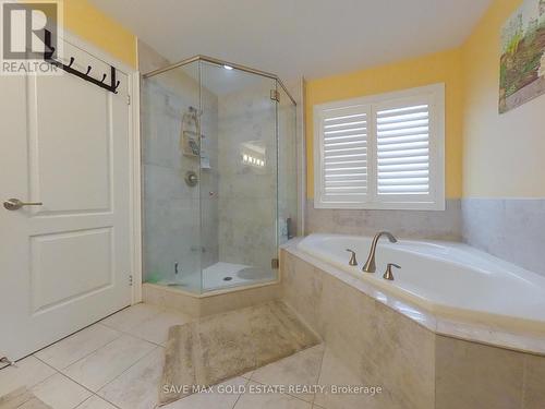 584 Pinery Trail, Waterloo, ON - Indoor Photo Showing Bathroom