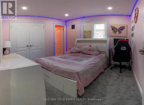 584 Pinery Trail, Waterloo, ON - Indoor Photo Showing Bedroom