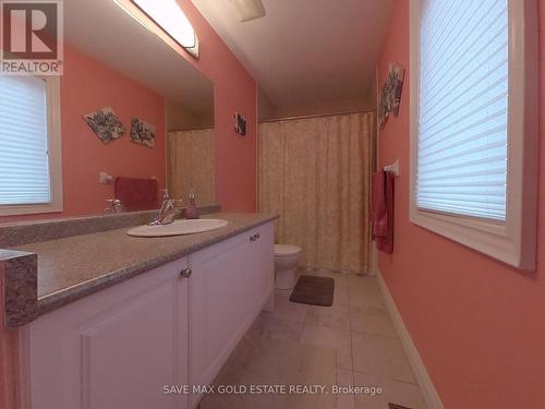 584 Pinery Trail, Waterloo, ON - Indoor Photo Showing Bathroom