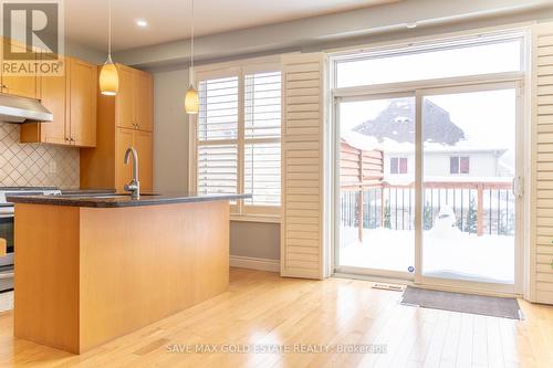 584 Pinery Trail, Waterloo, ON - Indoor Photo Showing Kitchen