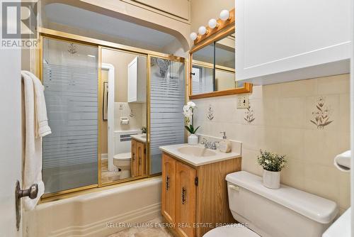 66 Quebec Street, Oshawa (Central), ON - Indoor Photo Showing Bathroom