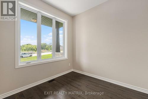 961 Cologne Street, Russell, ON - Indoor Photo Showing Other Room