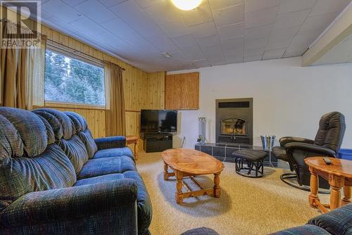 1355 Kallyn Road, Williams Lake, BC - Indoor Photo Showing Living Room With Fireplace