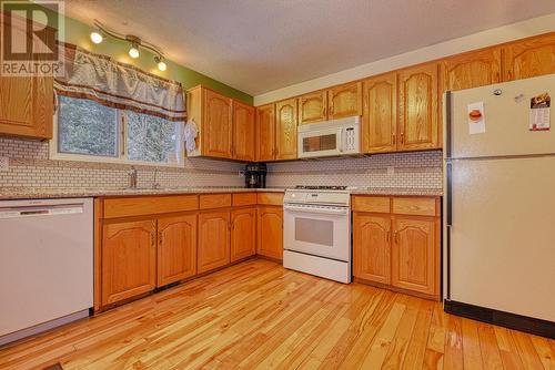 1355 Kallyn Road, Williams Lake, BC - Indoor Photo Showing Kitchen