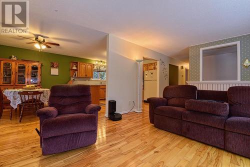 1355 Kallyn Road, Williams Lake, BC - Indoor Photo Showing Living Room