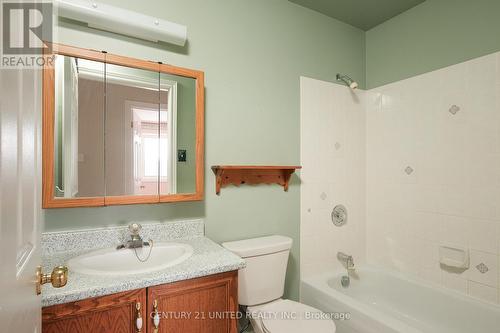 2278 Wintergreen Trail, Peterborough (Monaghan), ON - Indoor Photo Showing Bathroom