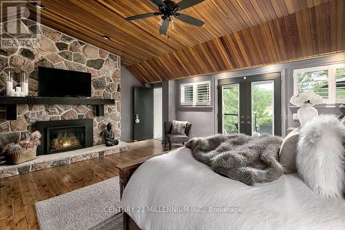 131 Old Mosley Street, Wasaga Beach, ON - Indoor With Fireplace