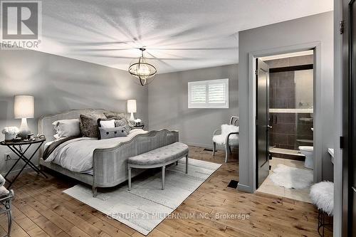 131 Old Mosley Street, Wasaga Beach, ON - Indoor Photo Showing Bedroom