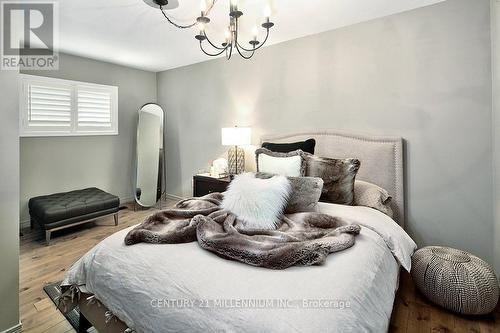 131 Old Mosley Street, Wasaga Beach, ON - Indoor Photo Showing Bedroom