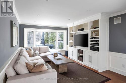 1209 Bowman Drive, Oakville, ON - Indoor Photo Showing Living Room