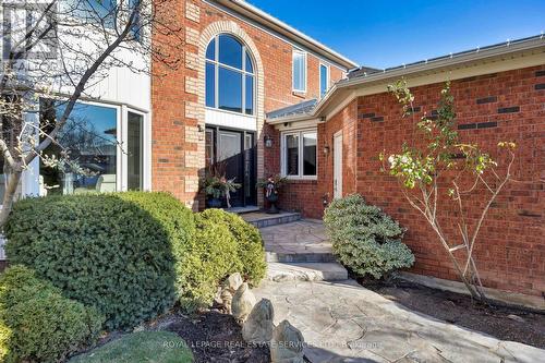 1209 Bowman Drive, Oakville, ON - Outdoor