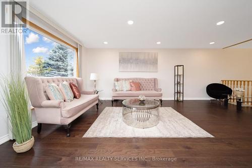 45 Griselda Crescent N, Brampton, ON - Indoor Photo Showing Living Room