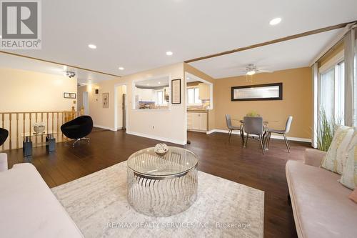 45 Griselda Crescent N, Brampton, ON - Indoor Photo Showing Living Room