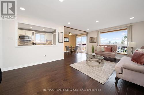 45 Griselda Crescent N, Brampton, ON - Indoor Photo Showing Living Room