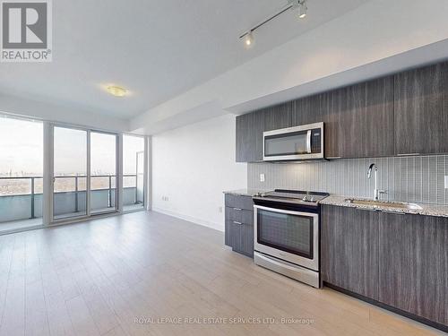 4620 - 30 Shore Breeze Drive, Toronto, ON - Indoor Photo Showing Kitchen