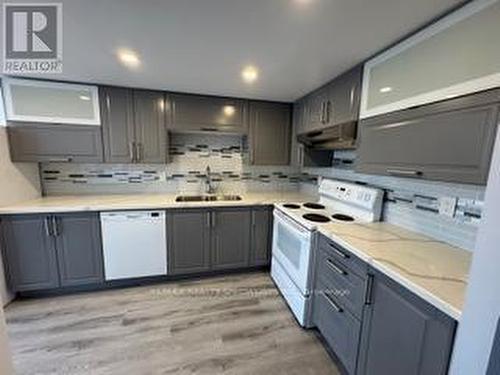 1409 - 350 Webb Drive, Mississauga, ON - Indoor Photo Showing Kitchen