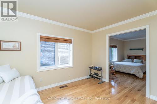 5114 Forest Hill Drive, Mississauga, ON - Indoor Photo Showing Bedroom