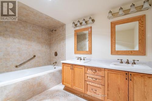 5114 Forest Hill Drive, Mississauga, ON - Indoor Photo Showing Bathroom