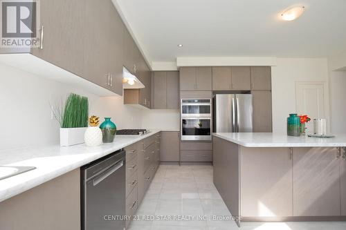 92 Elstone Place, Hamilton, ON - Indoor Photo Showing Kitchen With Upgraded Kitchen