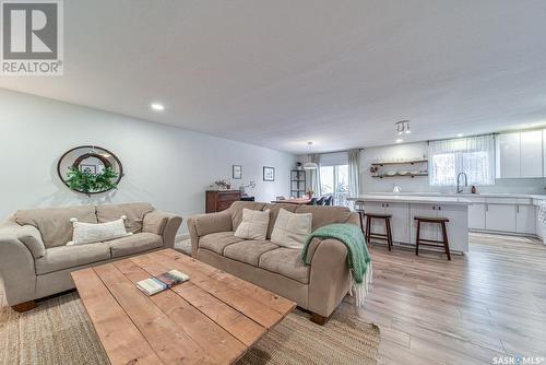 1340 Princess Crescent, Moose Jaw, SK - Indoor Photo Showing Living Room