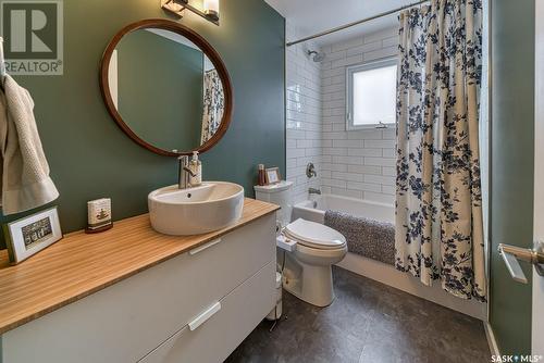 1340 Princess Crescent, Moose Jaw, SK - Indoor Photo Showing Bathroom