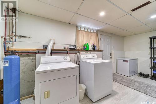 1340 Princess Crescent, Moose Jaw, SK - Indoor Photo Showing Laundry Room